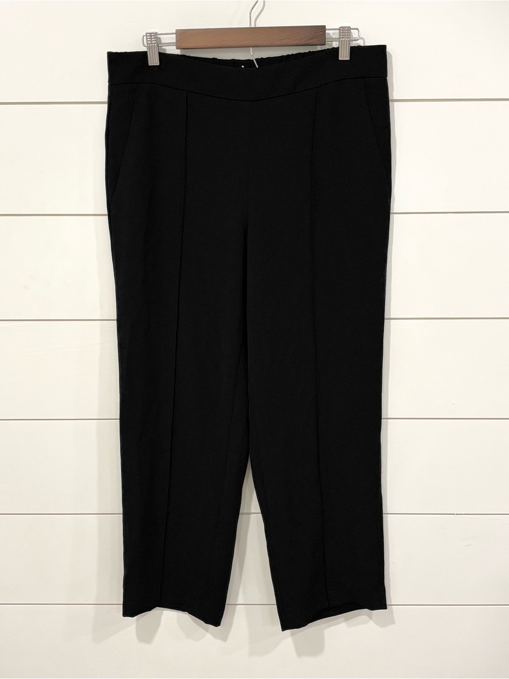 Vince Women's Pleated Pull-On Tapered Leg Flat Front Pants in Black NWT Sz Large